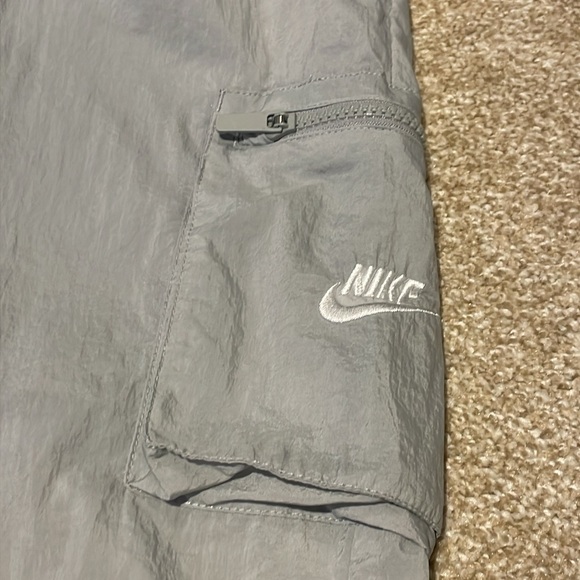 Nike Girls Light Grey Cargo Track Jogger Pants In Size Youth XL - Picture 6 of 15